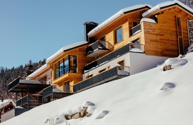 The Ultimate Chalet in Chamonix - pool, sauna, hot tub, cinema, helipad. 1000m2