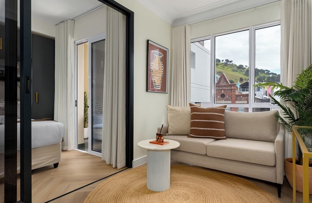 The Valour Charming Apartment | City and Hill Views