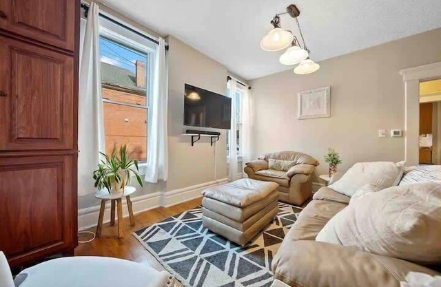 The Village Townhouse - 3 Bedrooms w/extra beds