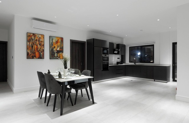The VVS Apartments - Two-Bedroom Apartment with Pool View
