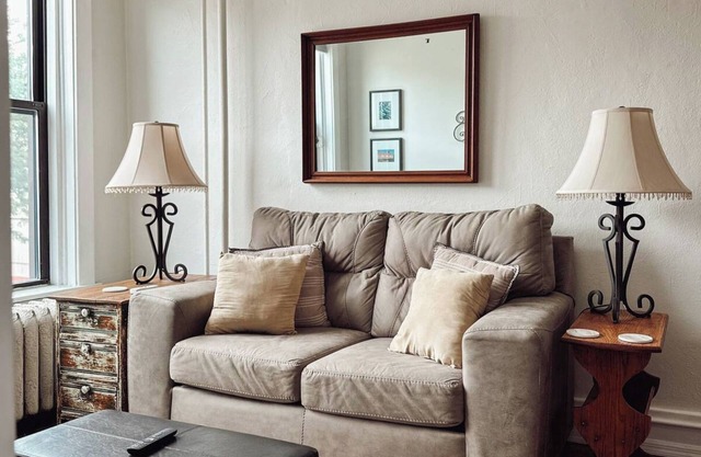 The Walnut: 1-Bedroom 2nd floor apartment in Downtown Champaign