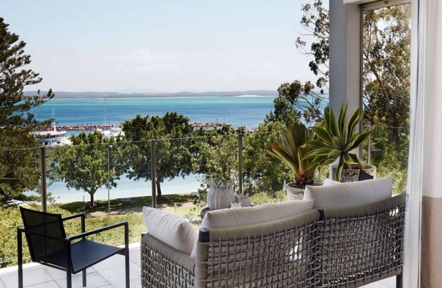 The Waterview, 2 76 Magnus St - complete style, comfort, luxury and spectacular waterviews