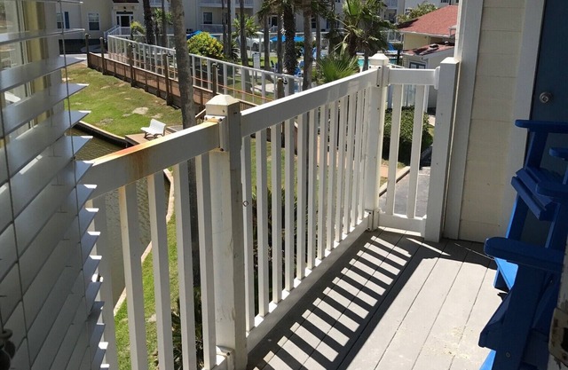 The Waterviews - Peaceful and relaxing condo one block from the beach