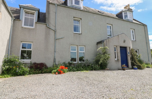 THE WEST WING, pet friendly, with a garden in Grantown-On-Spey