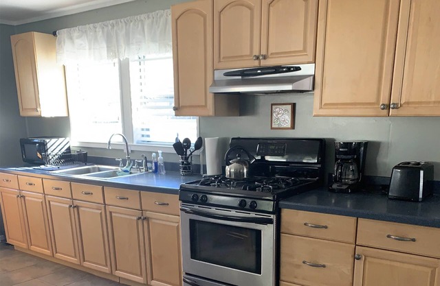 The Whale House - Elegant Charm in Dauphin Island Village