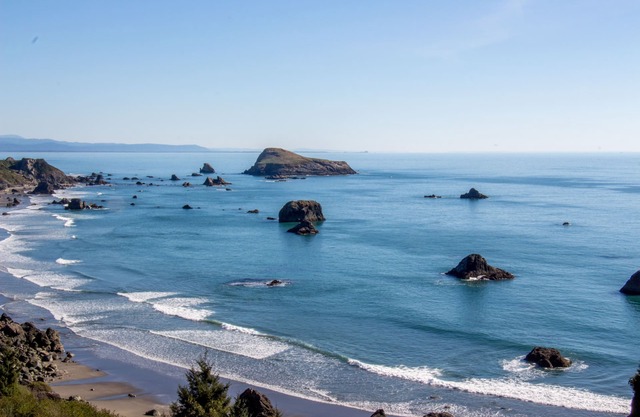 The Whale Watcher- 3rd story Condo with Ocean Views & Private Beach Access!