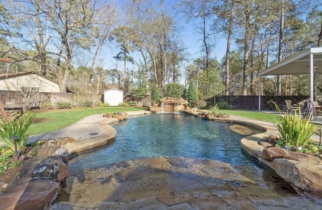 The Woodlands Poolside Retreat w/PRIVATE POOL & BACKYARD PLAYSET