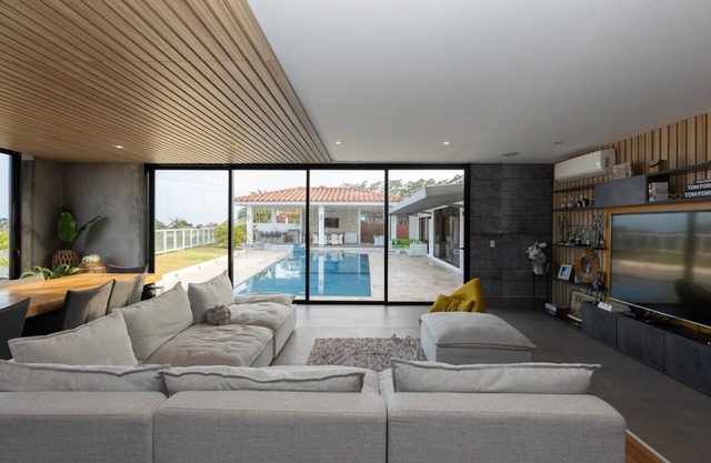 The Wow House by Acomodo