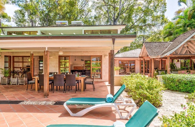 Thespina on the Beach (2/4 Rooms)