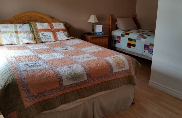 Thickwood Inn - Room 3 (3 People)