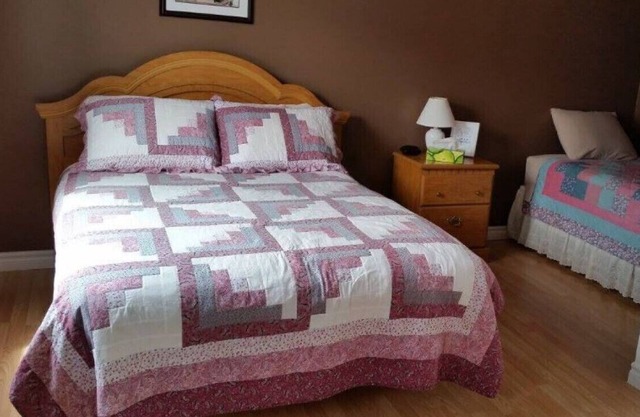 Thickwood Inn - Room 4 (3 People)