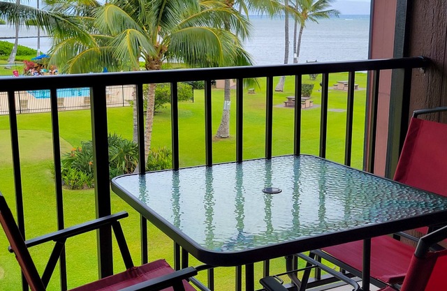 Third-floor condo with ocean views, WiFi, pool, grills & washer/dryer