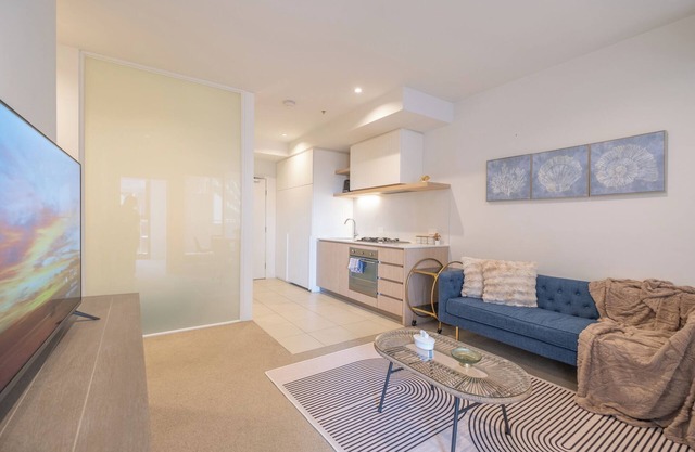 This apartment is a 2 bedroom(s), 1 bathrooms, located in Caulfield North, VIC.
