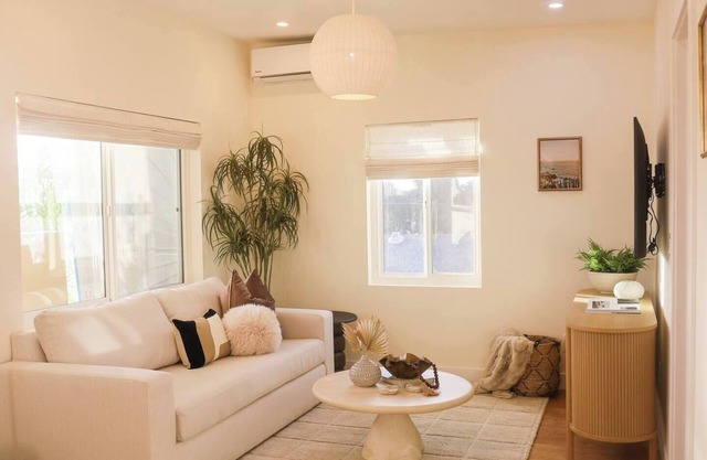 This apartment is a 1 bedroom(s), 1 bathrooms, located in Oceanside, CA.