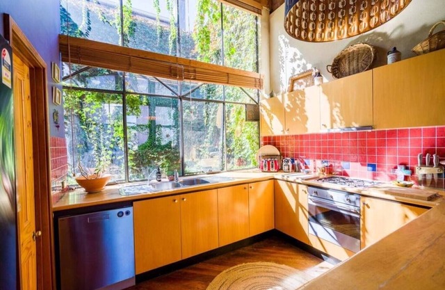 This apartment is a 2 bedroom(s), 2.5 bathrooms, located in Fremantle, WA.