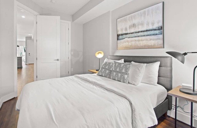 This apartment is a 2 bedroom(s), 1.5 bathrooms, located in Washington, DC.