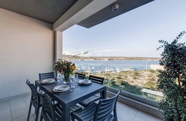 This apartment is a 3 bedroom(s), 3 bathrooms, located in Il-Mellieħa, null.