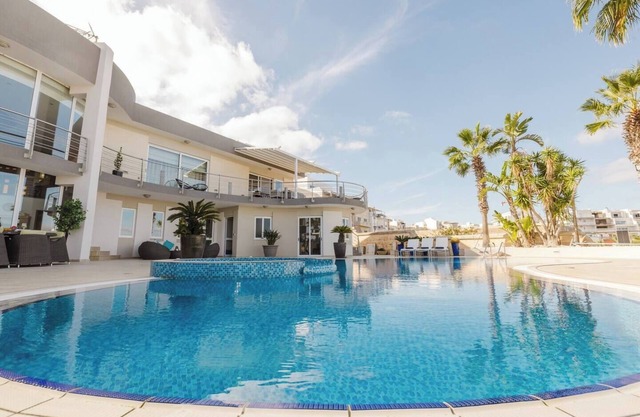 This apartment is a 3 bedroom(s), 1.5 bathrooms, located in Il-Mellieħa, null.