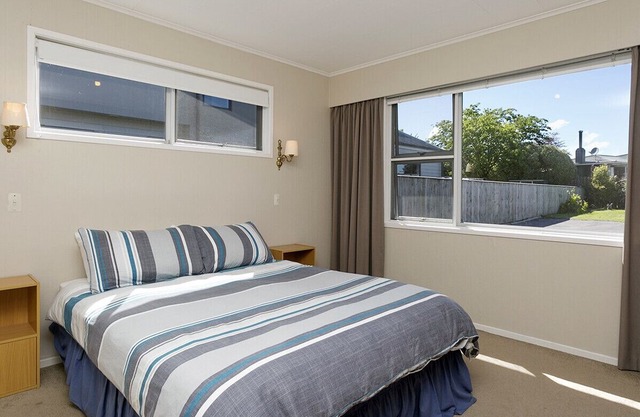 This Bach Has it All - Rainbow Point Holiday Home, WHAREWAKA