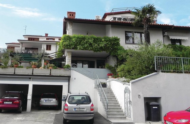 This beautiful and simply furnished apartment is located on the first floor of a family house in the