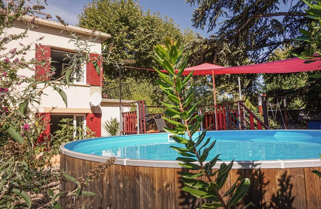 This charming vacation home with a lot of charm is the ideal setting for a nice vacation.