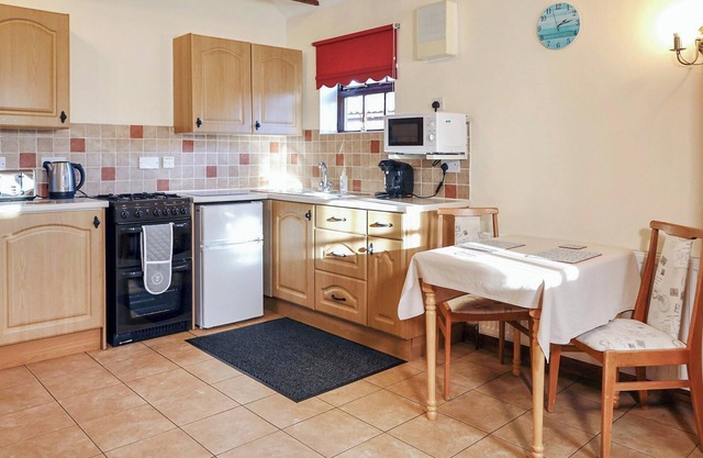 This charming detached cottages is the perfect getaway for a romantic trip.