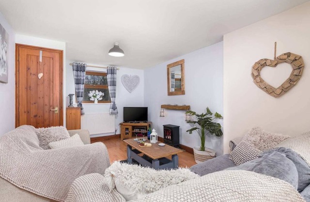 This cottage is a 2 bedroom(s), 1 bathrooms, located in Whitby, England.