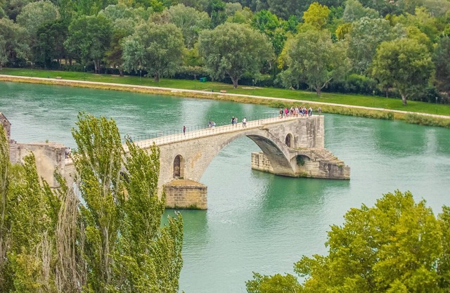 This family-friendly house with pool welcomes you to a fanatical location in Avignon.