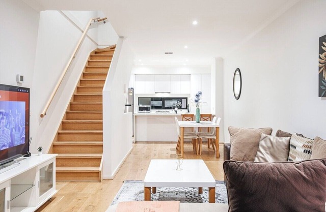 This house is a 3 bedroom(s), 2 bathrooms, located in Maidstone, VIC.
