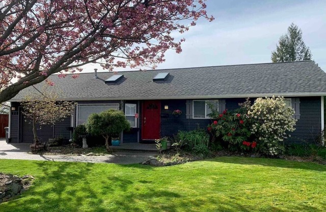 This house is a 3 bedroom(s), 1 bathrooms, located in Enumclaw, WA.