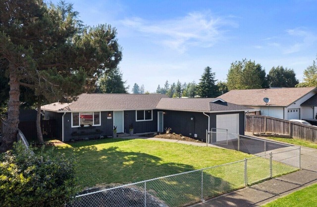This house is a 3 bedroom(s), 1 bathrooms, located in Enumclaw, WA.