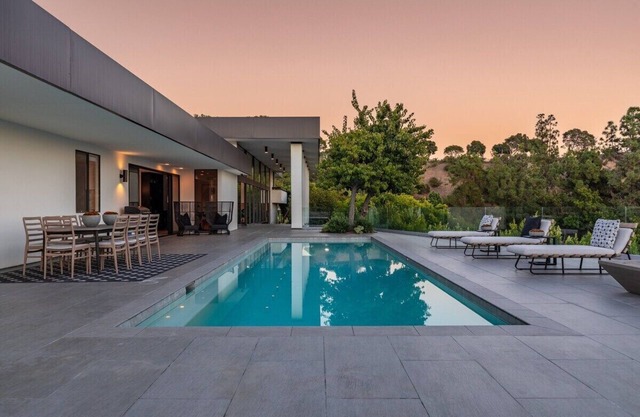 This house is a 4 bedroom(s), 4.5 bathrooms, located in Beverly Hills, CA.