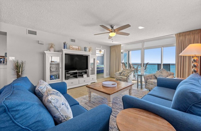 This is a fantastic corner condo unit in Laguna Keyes facing the ocean | Laguna Keyes - 911
