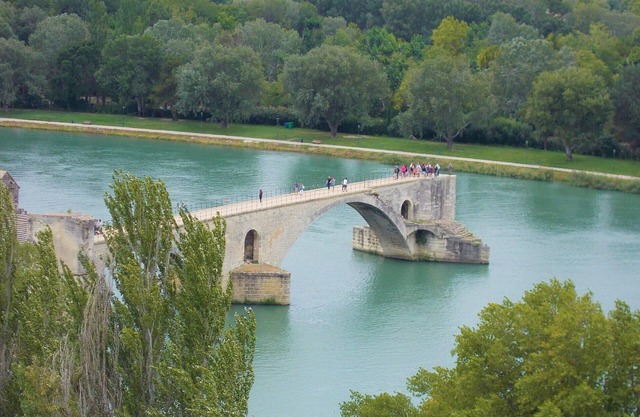 This modern and beautiful vacation home is located on the outskirts of Avignon.