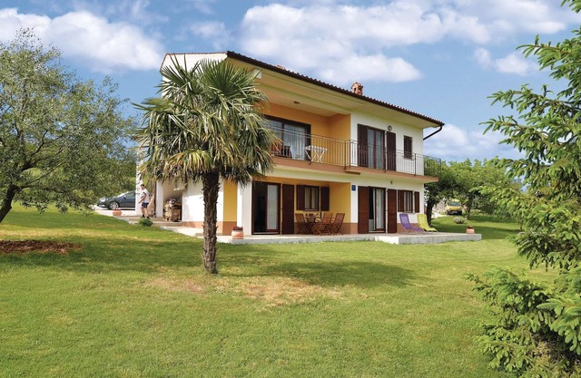 This modern and comfortably furnished apartment is located in Vi.