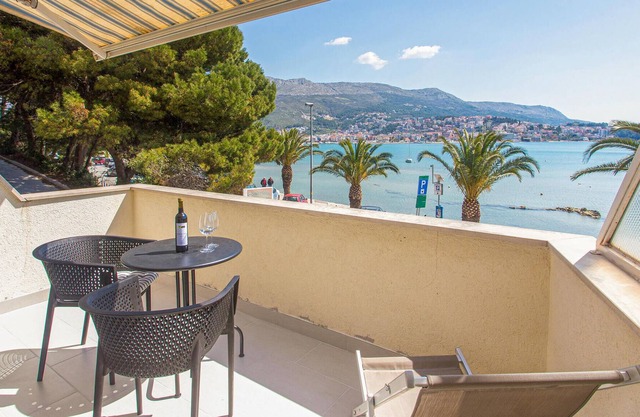 This simply furnished studio apartment with a shared barbecue and garden is located on the second fl