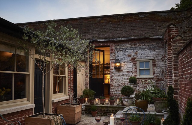 This splendid property is located just six miles from the North Norfolk coast.