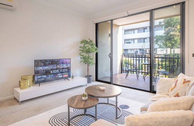 This townhouse is a 3 bedroom(s), 2 bathrooms, located in Maidstone, VIC.