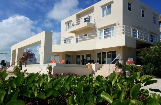 This villa is a 6 bedroom(s), 4.5 bathrooms, located in San Pedro, null.