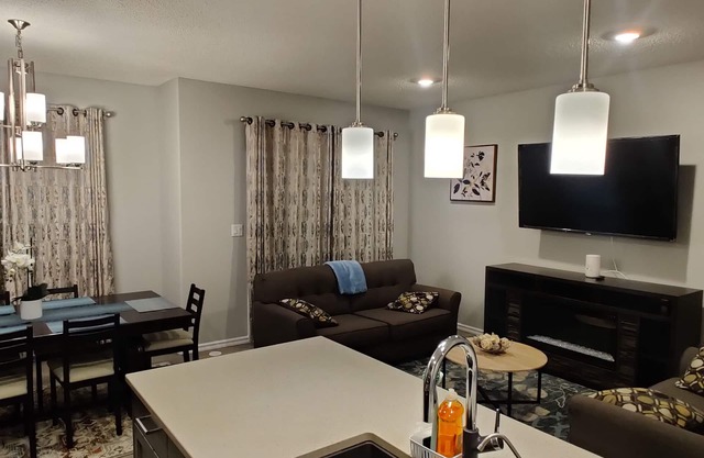 Three (3) Bed West Edmonton Home Away from Home