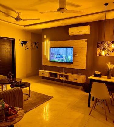 Three Bed Luxury Apartment POOL GYM CINEMA