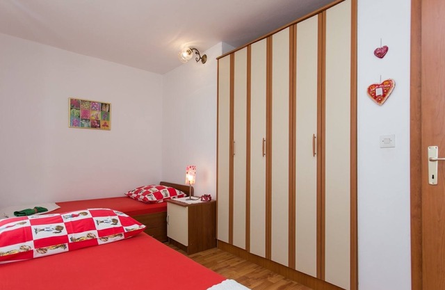 Three bedroom apartment with air-conditioning Kaštel Kambelovac, Kaštela (A-20942-a)