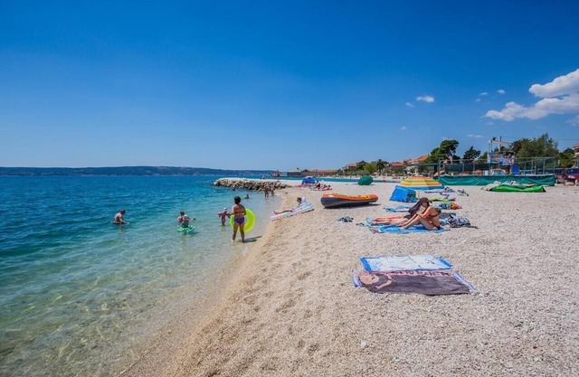 Three bedroom apartment with balcony and sea view Kaštel Stari, Kaštela (A-16344-a)