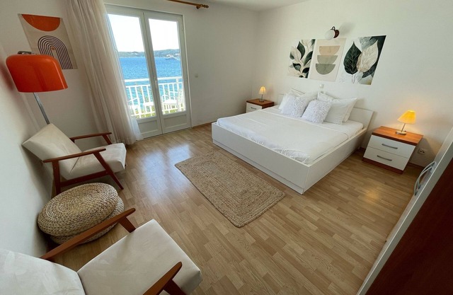 Three bedroom apartment near beach Kučište - Perna, Pelješac (A-4542-a)