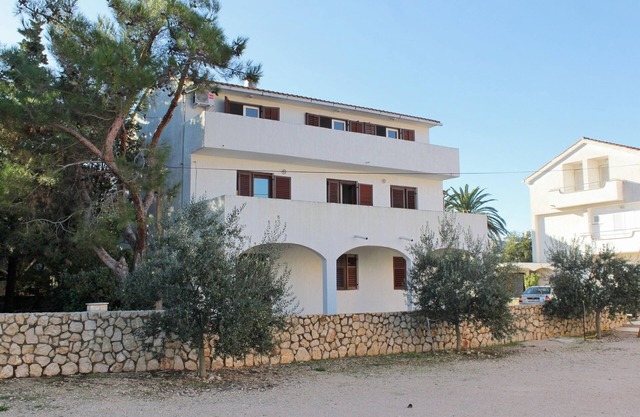 Three bedroom apartment with balcony Novalja, Pag (A-9350-b)