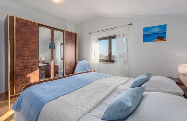 Three-Bedroom Apartment Katalin II in Musalež
