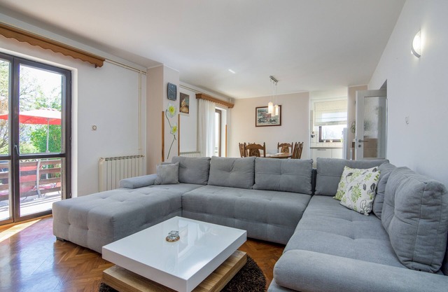 Three bedroom apartment with terrace Čepić, Central Istria - Središnja Istra (A-11636-a)