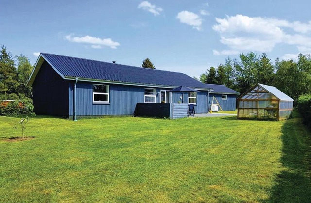 Three-Bedroom Holiday Home in Farvang
