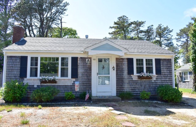 Three bedroom just .6 miles to Glendon Beach