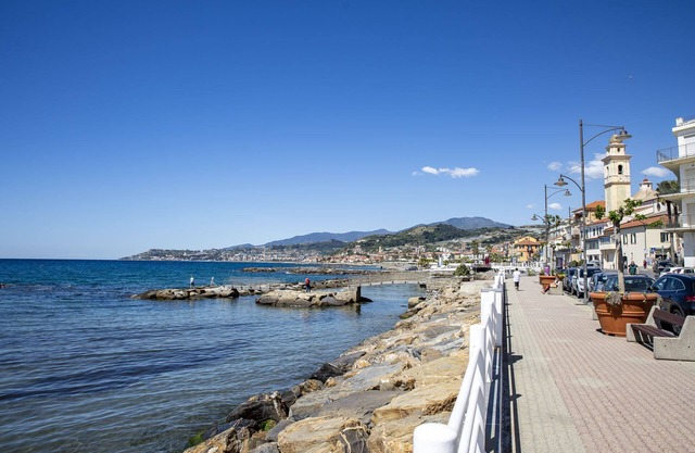 Three-room apartment only 20 metres from the sea